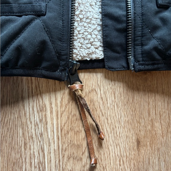 Eddie Bauer Black Quilted Jacket with Sherpa Lining - Picture 3 of 5